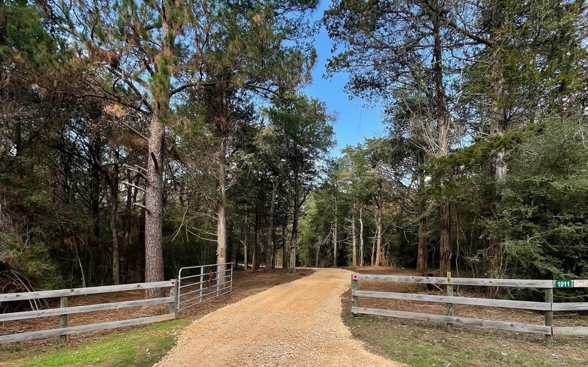 Gravel Driveways, Ranch Roads & Pads in Sealy TX by Prestige Land Services